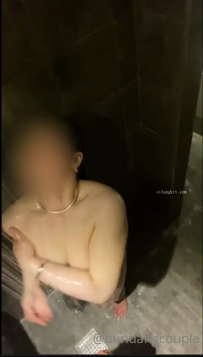 爆草同事老婆，就喜欢看她欲拒还迎的骚浪表情！